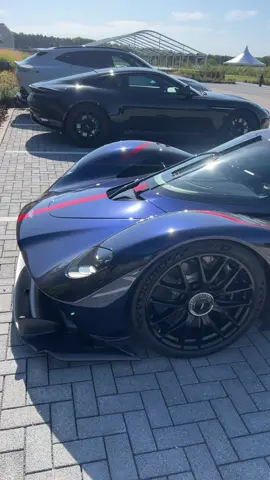#astonmartin #valkyrie #astonmartinf1 #f1 #silverstone #silverstonef1 #hypercar #v12 