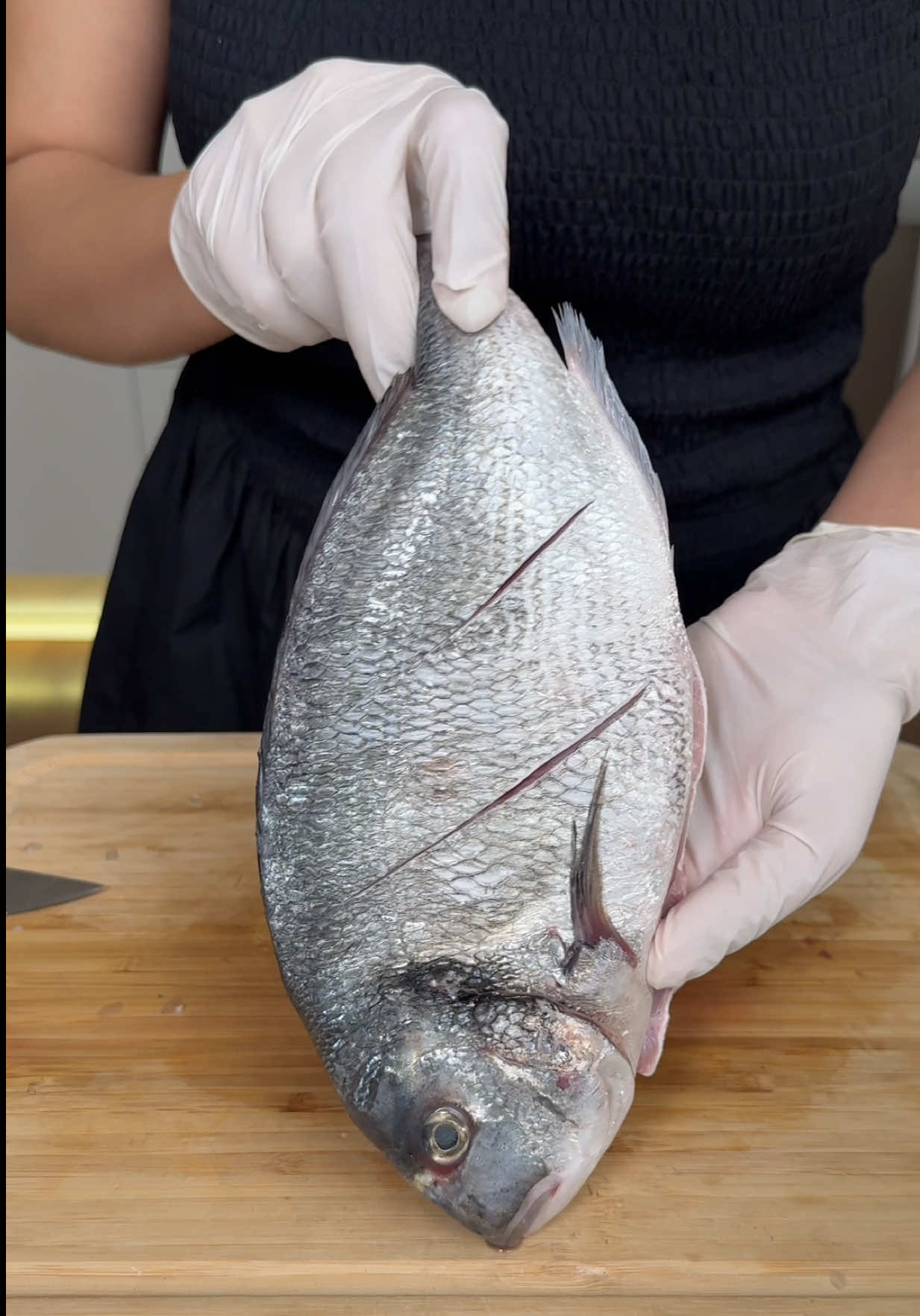 Çipura | Sea Bream 🐟 | -Siz pulları nasıl temizliyorsunuz?  -When you clean the fish, how do you usually remove the scales? #busezeynep #çipura #fish 