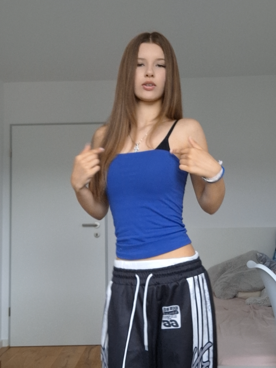 tell your gf that im your gf😝 draft #Mila #dancechallange #foryoupage #dance #dancer #outfitcheck #Milaaa #fyp #follow #viral #trend #russia #russian #russiangirl #girl #🇷🇺
