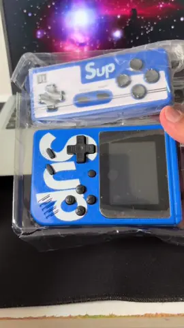 Mini console SUP portátil com entrada para TV! Essa é uma daquelas compras que valem a pena pela nostalgia que traz junto! E melhor, pela metade do preço no tiktokshop!! Garanta o seu ou presenteie quem você ama! Link no vídeo! #game #gameportatil #sup #gamesup #minigamesup #console #nintendo #nostalgia #mariobross 