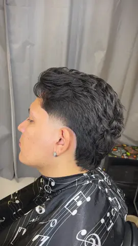 Mullet 🔥 • Manaus - Cidade Nova 📍 . . . #barbearia #barbershop #barber #degrade #degrademasculino #tutorial #viral_video #manaus #brasil🇧🇷 #sobrancelha #midfade #lowfade #mohawk #moicano