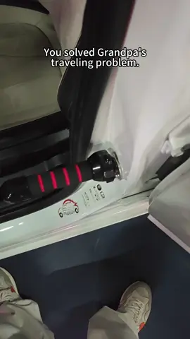 ¿Te cansa ayudar a los viejos a subir al auto? Este agarre multifuncional te quita la carga. Se engancha fuerte, te da apoyo firme, y hasta sirve en emergencias. Es un must para familias, cuidadores o cualquier persona que le importe la seguridad. ¡Deja de preocuparte al viajar: es un regalo que cuida siempre!