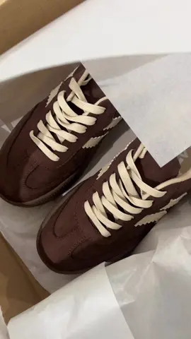 Las zapatillas favoritas🤎 son Edición Limitada! Si les gustó corran por su talla! 🏃🏻‍♀️  pueden pedirlas por WhatsApp o web (link en perfil) 🛒 llegamos a todo el Perú 🇵🇪 