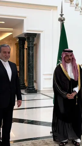 مراسل ⁧‫#العربية ‬⁩: وزير الخارجية السعودي الأمير #فيصل_بن_فرحان يستقبل نظيره الإيراني في ⁧‫#جدة‬⁩ ويبحثان تطورات الأوضاع في المنطقة