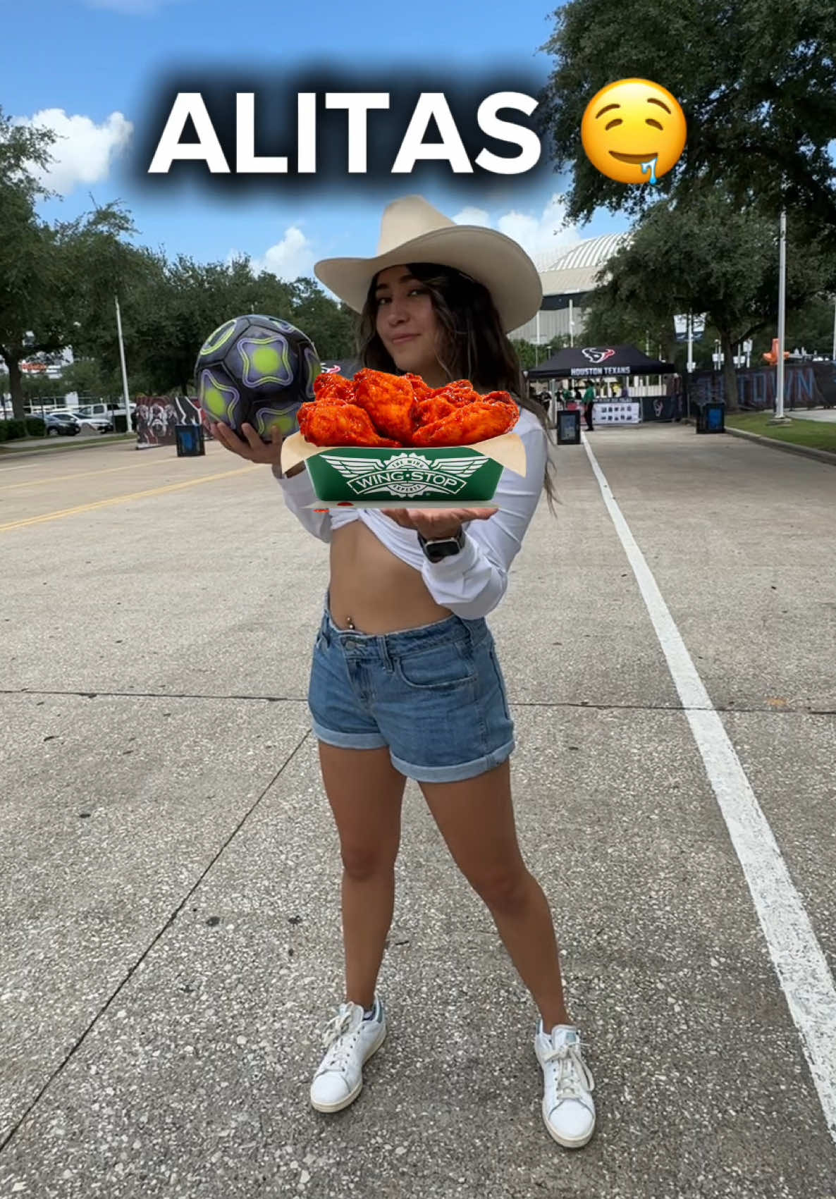#Ad Alitas y fútbol, la mejor combinación para una final llena de sabor. 🌶️🔥 @Wingstop nos retó a demostrar talento en esta Copa, inspirados en sus niveles de sabor: Mild, Hot y Atomic. ¿Hubieras ganado el reto? 👀🍗