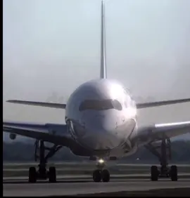 #aviation #aviationlovers #airplane #aircarft #airlines #viral #foryoupage #planespotting #fyp 