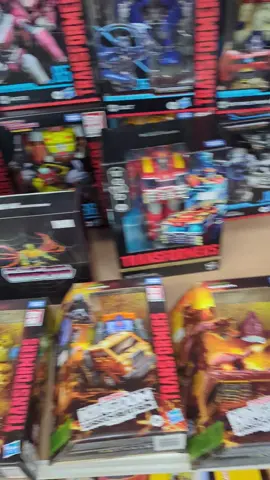 I found that one viral Optimus figure.... . . . . #transformers #optimusprime #warforcybertron #toycollector