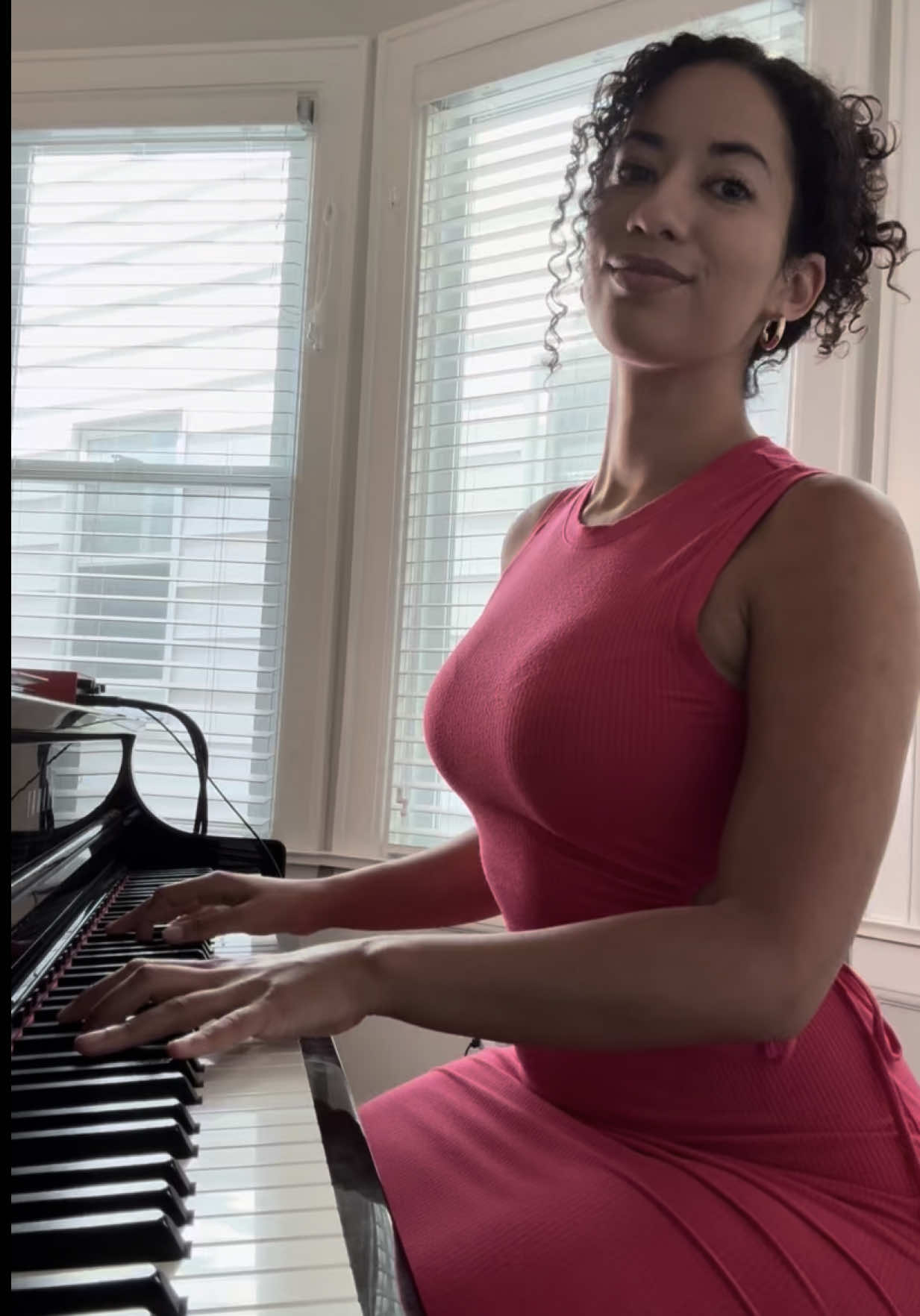 Moment 4 Life 🖤🎹 @Nicki Minaj  A little #pianointro for your Tuesday scrolling 🫶🏽 . . . #momentforlife #nickiminaj #piano #pianocover #pianotok #inmyzone #pianist #pianistsoftiktok #rap #queenofthekeys #ivorionyx 