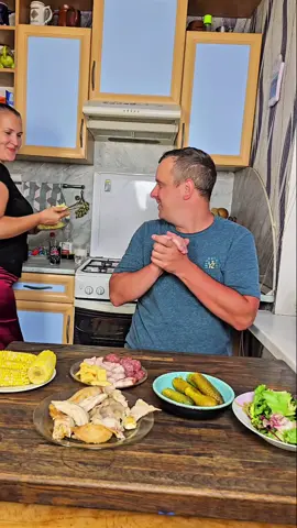 How to whet a man's appetite🤣