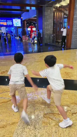 Ski Dubai with Rashid & Zayed ⛷️⛄️ #hbrothers #foryoupage #4u #Summer 