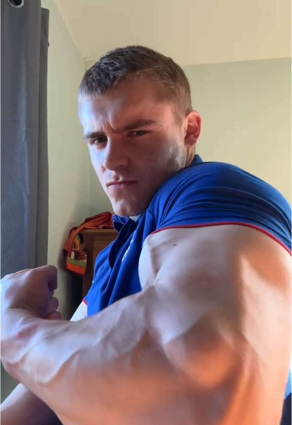 Boys help me get out of Tesco 🙏🙏😂#gymmotivation #fypシ゚ #gym #biceps #GymTok #natty #tesco #gains #19yearsold #fyp #physique #arms #wham #lifting #viral #viralvideos #foryou @myprotein 