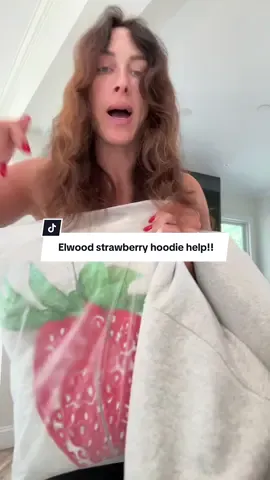 which should I keep?!! 🍓🍓🍓🍓 @Elwood #elwoodclothing #elwood #oversizedhoodie 