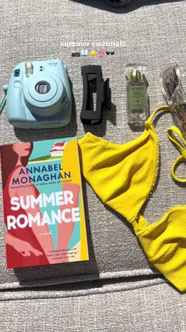 summer essentials ☀️📖📸 Am I missing anything?? 😂  #BookTok #bookcommunity #bookish #summerreading 