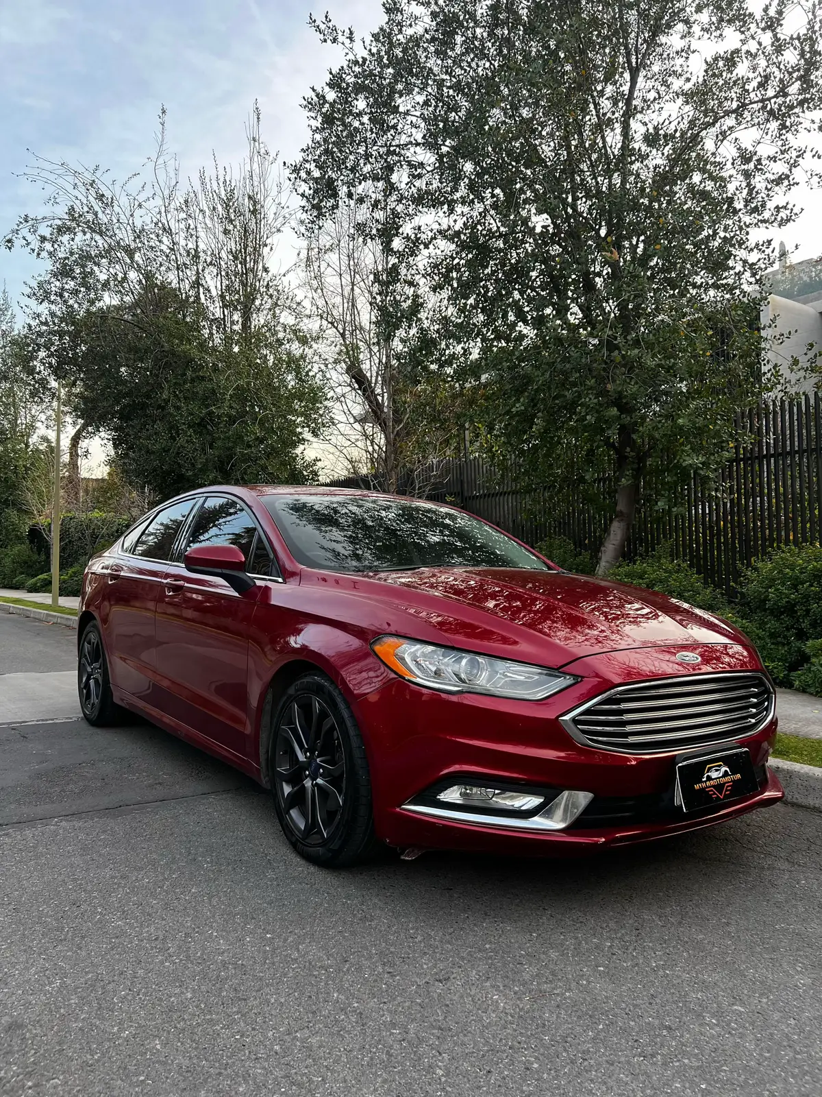 ❇️FORD FUSION❇️ ✅Año 2018  ✅2.5 ✅174.000KM ✅Sunroof  ✅Transmisión automática  ✅Asientos con tapizado ACTIVEX ✅Asientos delanteros con calefacción  ✅Asiento piloto con ajuste eléctrico  ✅Encendido START-STOP ✅Cámara de retroceso  ✅Mandos en el volante  💲9.990.000 🏦Financiamiento  🚘Recibimos auto por parte pago  💳Pagos con tarjeta