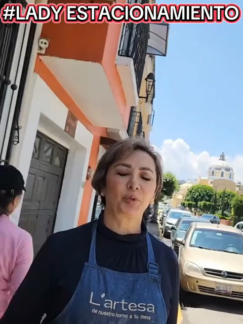 🎥 Abuso o influyentismo: madre de diputada Aurora Villeda se adueña de la vía pública en Tlaxcala. 🎥  https://acortar.link/oHGIpq  Video: Contrapoder