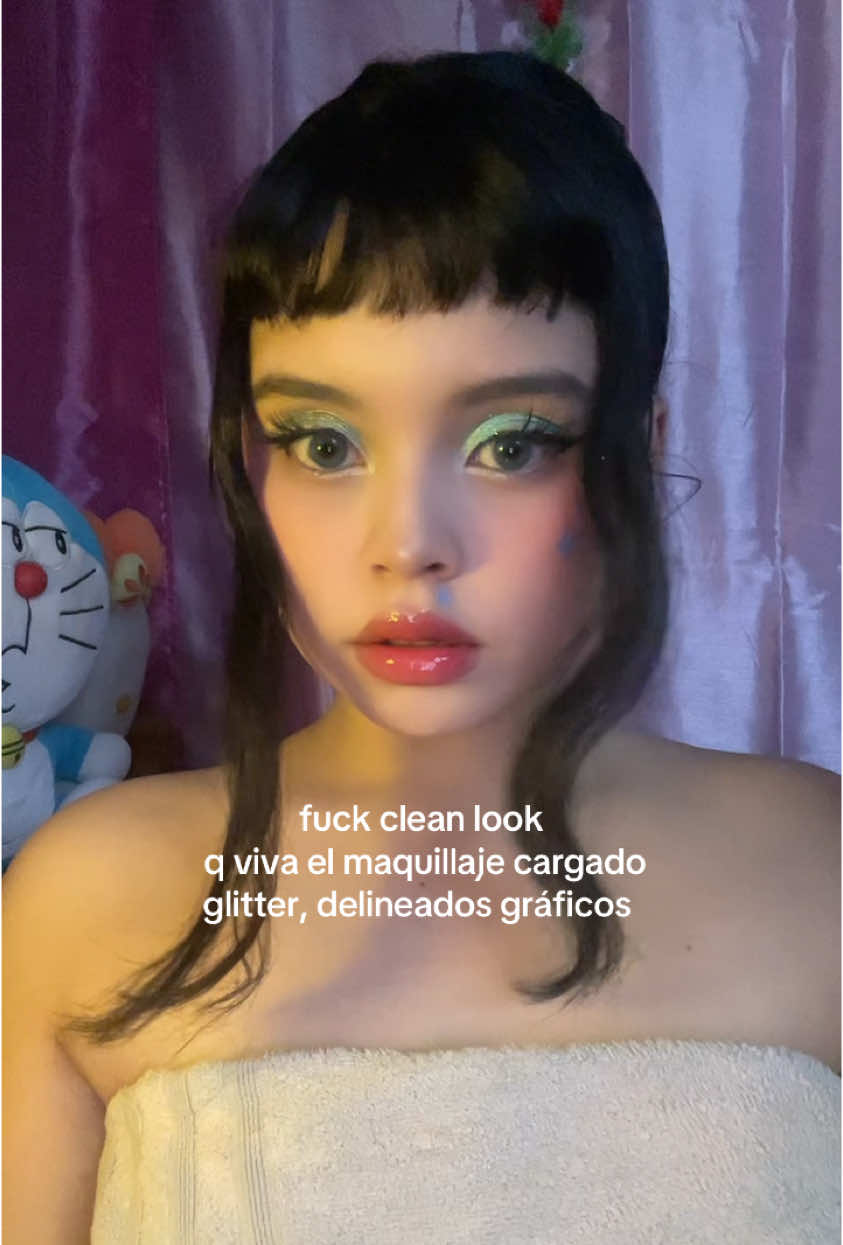 siii#maximalismo #glittermakeup #fyp #messy #cleangirlstop 