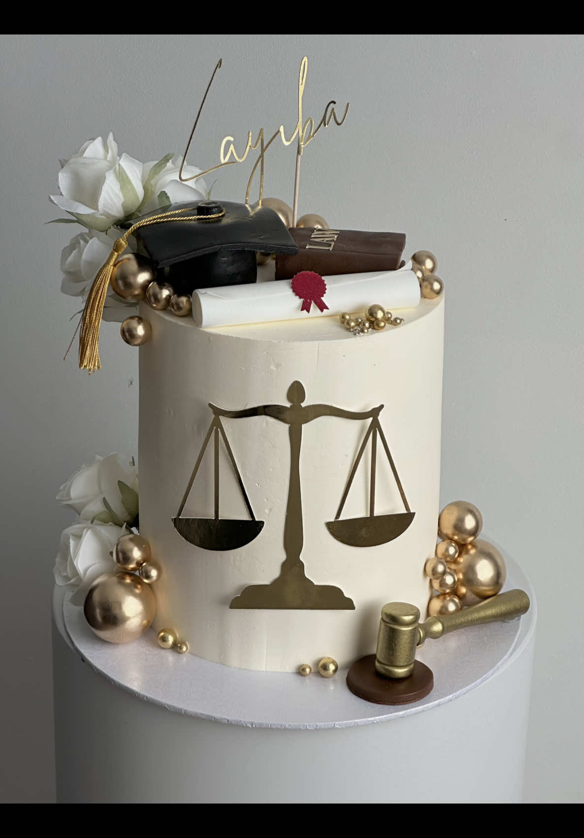Law graduation cake! 🎓👩‍⚖️  #graduationcake #lawgraduation #cake #cakedecorating #fyp #fypsounds #graduation2025 