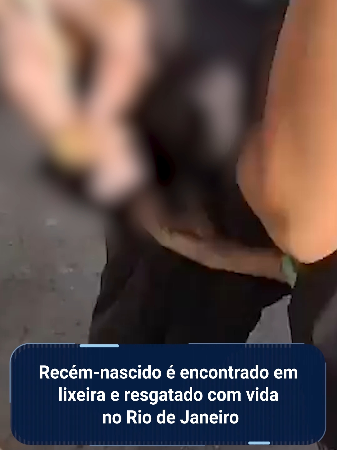 Um bebê recém-nascido foi socorrido por policiais militares do 22° Batalhão (Maré), após ser encontrado em uma lixeira na rua Capitão Félix, em Benfica, na Zona Norte do Rio. #sbtnews #noticias #riodejaneiro #bebe #beberesgatado #resgate #salvamento #abandono #recemnascido #benfica #policia #policiamilitar #jornalismosbt #tiktoknews #tiktoknoticias #foryoupage #forupage #fyp
