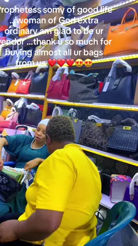 If u know this woman of God on this app u will agree with me that she wears luxury u see those luxury bags u admire on her she got them from somybliz bags, buy from me today and thank me later shalom😍 #creatorsearchinsight #somyblizbags #owerribagvendor #fyppppppppppppppppppppppp #fupシ #trandingvideo #goviral #imostateuniversityfrontgate 