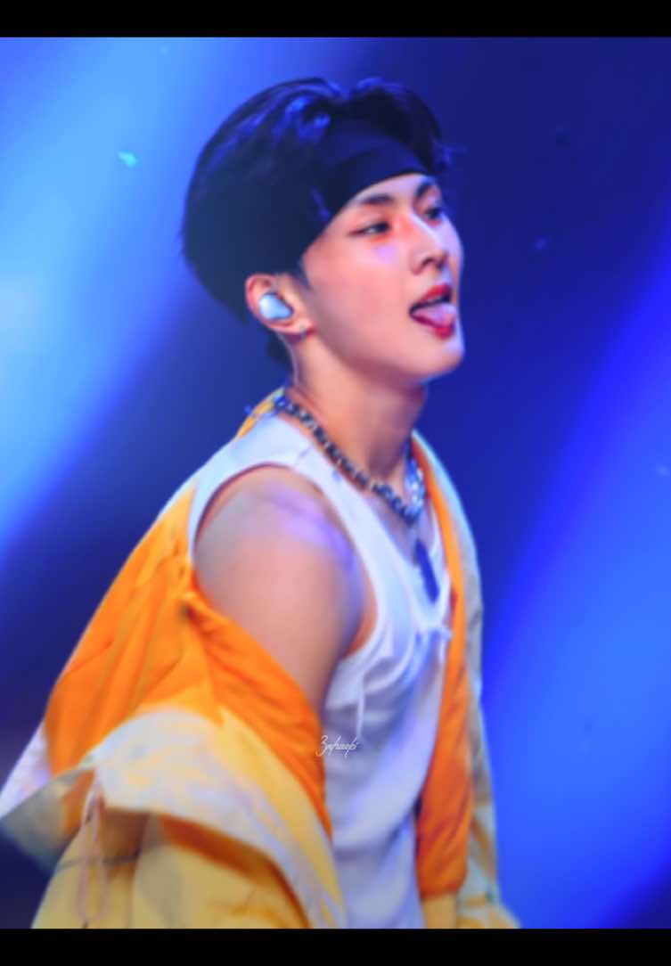 oh we could definitely work from home jungwon…I NEED HIM | ac: @imayaepaudios some clips: @jackie 𝝑𝝔 | #jungwon #jungwonedit #yangjungwon #jungwonenhypen #enhypenjungwon #enhypen #enhypenedit #fifthharmony #tydollasign #workfromhome 