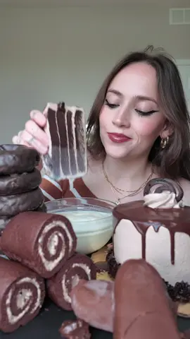 chocolate desserts might be my favorite🤎🍫 what’s your favorite dessert? @Oats Overnight #oatsovernightpartner #chocolate #chocolatecake #mukbang #fypシ #chocolatedessert 