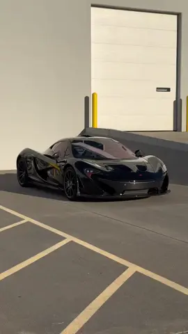 McLaren Automotive Limited (ранее известная как McLaren Cars Limited) — британская частная компания, которая производит дорожные автомобили под маркой McLaren. Является частью McLaren Technology Group Limited, куда также входят McLaren Racing Limited и несколько других технологических компаний. 