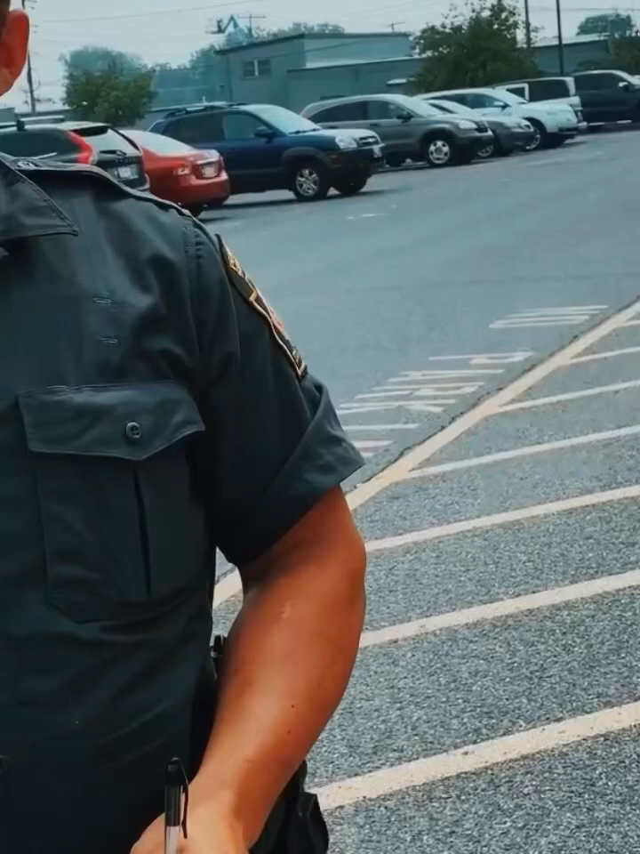 Dumb PA State Cop tries to VIOLATE my Rights NO CRIME = NO ID Police play Games but Journalist Wins!