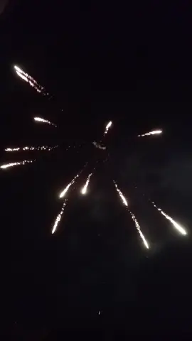 بالغوا في احتفالاتكم فلا احد كان معكم في تلك الأيام الصعبه ❤️🎓🎉 الف الف مبروك نجاح بنيت عمي عقبال الشهادات العليا ❤️🥺🫶🏻