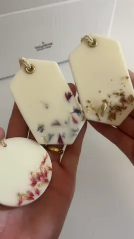 Otro producto más revelado🤭🤭 aún quedan unos cuantos #asmr #Velanova #VelasAromáticas #velasartesanales #decoracionhogar #hechoamano #handmadegifts #mysterybox #CajaMisteriosa 