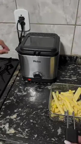 Fritadeira Elétrica Deep Fry Inox Philco 1,8L com 44% de desconto! Somente R$228,00. Encontre na Shopee . Link na bio e no primeiro comentário  #fritadeiraeletrica #philco #shopeeVideo 