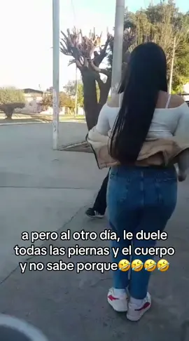 jajajajaja pero después pregúntale si sabe arreglar el foco🤣🤣🤣🤣🤣🤣