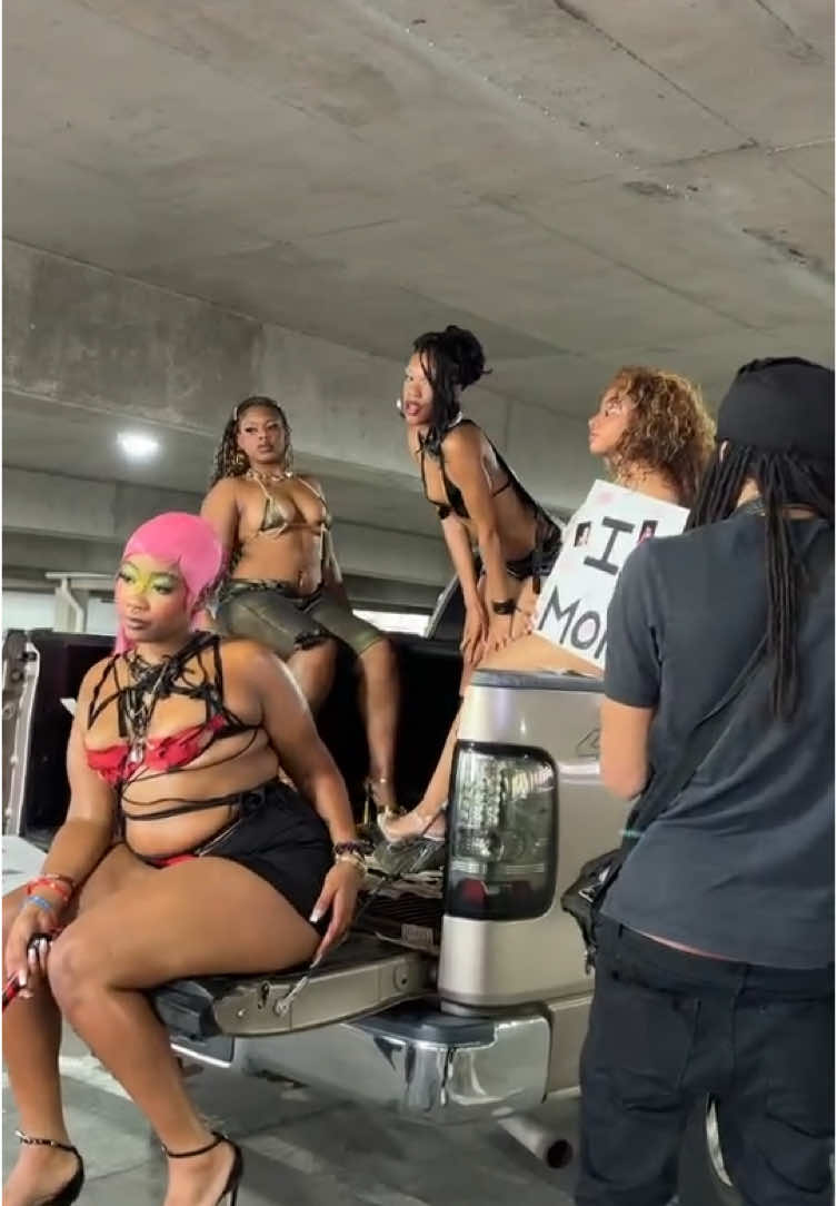 HOOCHIE COOCHIE 🗣️🥵 #foryouy#trendingg#dmvfashiondesigner#dmvmodel#viraltiktok#jt#asiamonk