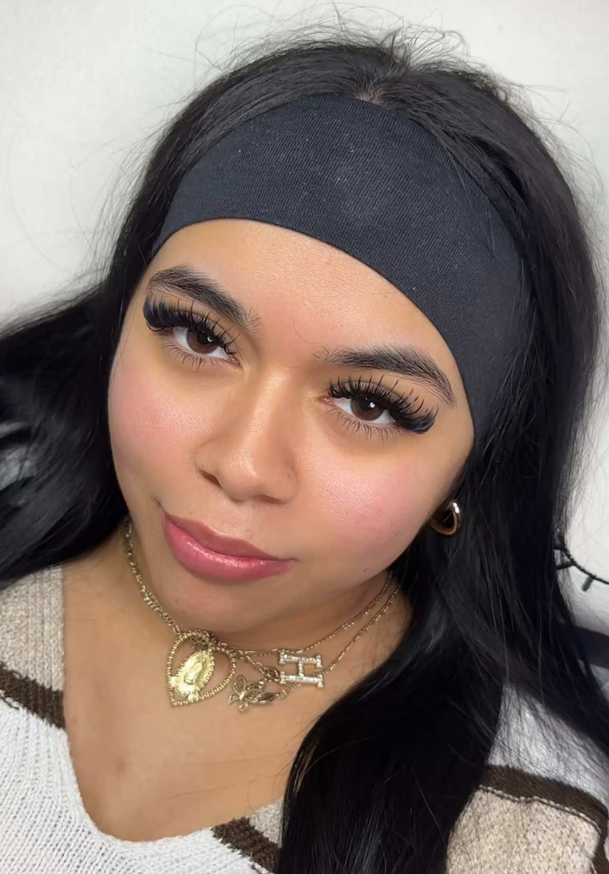 The prettiest wispy false lashes for summer ✨🪞🤍 Insta: reppinlashes  Customized lash map details → BASE: 10-13 .3 c curl & skipped to length 15 c curl at the ends for a cat eye effect  SPIKES: using 1 size longer 11-4-16.3 c curl Products used:  .5 sec adhesive, c curl lash trays, bonder, pink glue rings, and lash tile all from @veyelash @VEYES LASHES use code: 