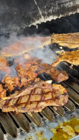 ¡Ven y disfruta de nuestras jugosas parrillas en Taky! 🔥 📅 Atención todos los días. 🕑 12pm a 12:00am 📍Av del aire 1400 esquina con rosa toro cerca al municipio de San luis 📲 Delivery :  930 899 608 #parrillas #foodies #chorizo #carnes #takypollos #delicioso #pollitos #papas #leña #carbon #platos  #fiestaspatrias #sanluis #lima #limaperu🇵🇪 #mespatrio 