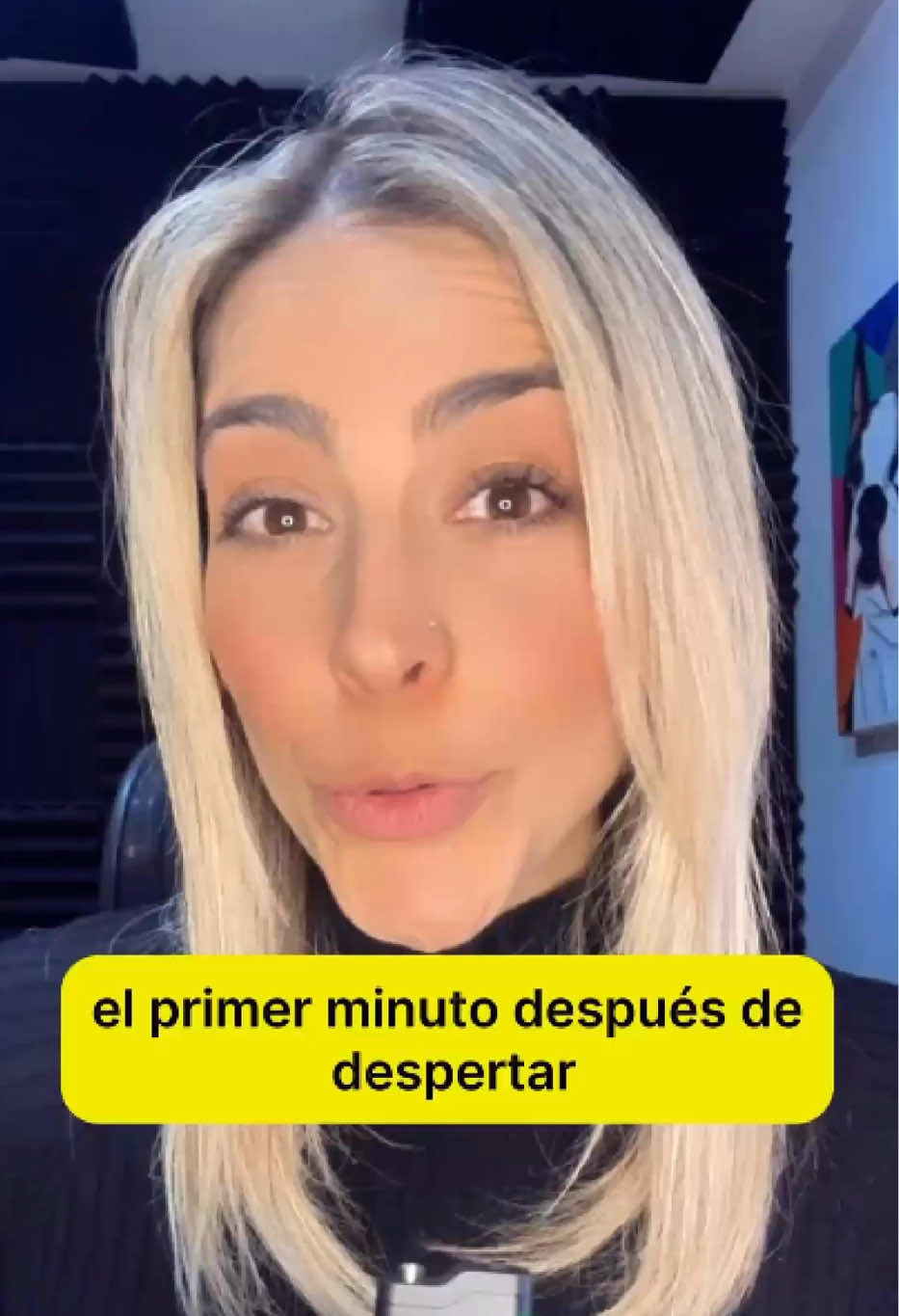 📣 ¡LAS PRIMERAS PALABRAS QUE DICES CADA MAÑANA IMPORTAN! 📣 Cuando te despiertas, tu espíritu está abierto, tu mente está fresca y tu corazón es más receptivo. Las palabras que pronuncias en ese primer minuto marcan el tono de todo tu día. Proverbios 18:21 dice: “La muerte y la vida están en poder de la lengua.” Así que si comienzas el día quejándote o dudando, le das poder a esas palabras. Pero si comienzas con la Palabra de Dios, ¡entras en acuerdo con la autoridad del Cielo! Cuando declaras las Escrituras sobre tu vida, estás diciendo: 