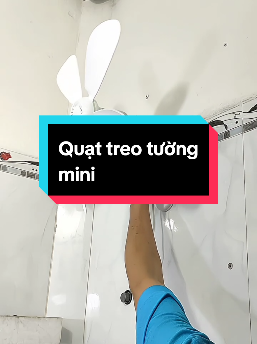 Quạt mini treo tường và trần nhà, phòng tắm và nhà bếp. Hướng điều chỉnh 360 độ, Chiều dài cánh quạt: 165mm Điện áp sản phẩm: 220V/50Hz Quạt thiết kế nhỏ gọn, không chỉ mang đến không gian đẹp mà còn có thể hoạt động với độ ồn thấp và không gây khó chịu. Có thể lắp đặt quạt treo tường mini một cách dễ dàng và nhanh chóng bằng miếng dán mà không cần khoan tường. #quat #quattreotuong #quatreotuongmini  #dogiadung #uyentruong @Sang Nguyễn.VN @Sang Nguyễn.VN @Uyên Trương. VN 