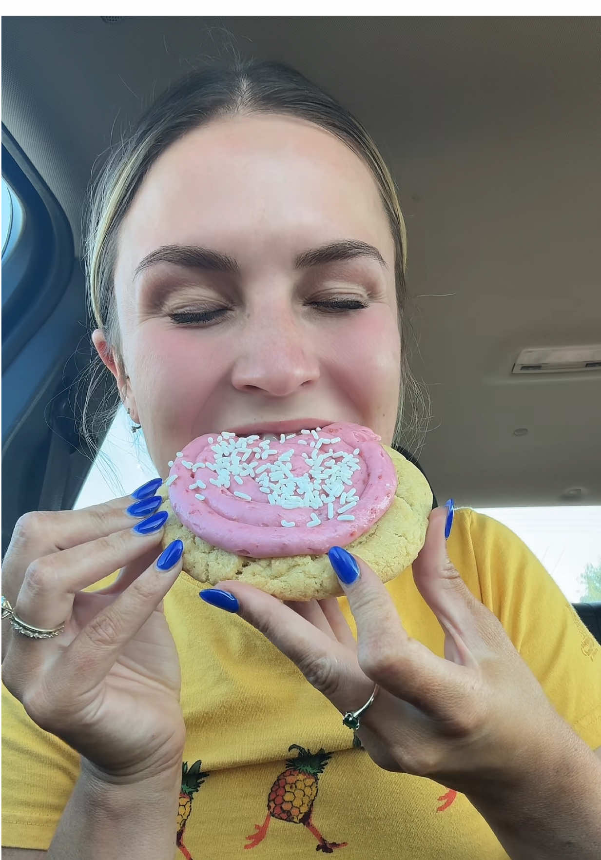 this weeks crumbl! #crumbl #cookies #mukbang #foodreview #Foodie #foodtiktok 