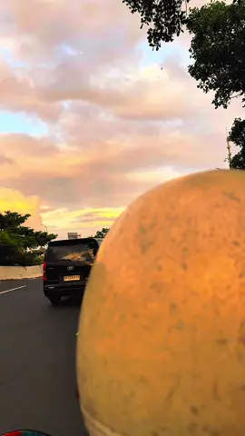 Tol Bali Mandara adalah jalan tol yang membentang di atas laut sepanjang 12,7 kilometer, menghubungkan Denpasar/Pelabuhan Benoa, Bandara Internasional Ngurah Rai, dan Nusa Dua di Bali. Tol ini juga dikenal sebagai tol atas laut terpanjang di Indonesia. Selain itu, Tol Bali Mandara juga memiliki jalur khusus untuk sepeda motor #CapCut #tolmandara #tolbalimandarabali #tolbalimandara #bali #tolmotor 