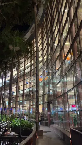 Parece fora do Brasil mas é só uma parte do Manauara shopping. Am-Manaus✨