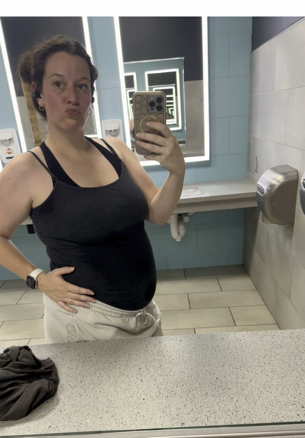 Made it today ✅ Do it when you don’t want to so you can when you do want to! #creatorsearchinsights #gymmama #preggoworkout #crunchfitness 