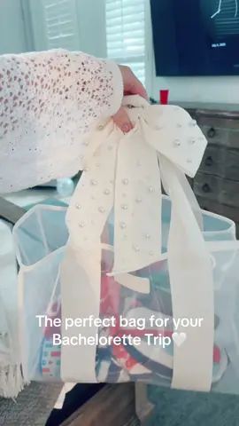 #beachbag #summeressentials #Summer #bachelorette #bachelorettemusthaves 