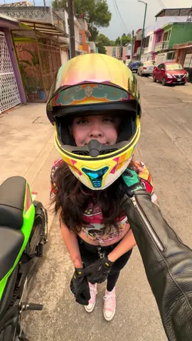 Un caballero en moto. 🎩 #moto #lodescubrientiktok #biker #humor #bikers 