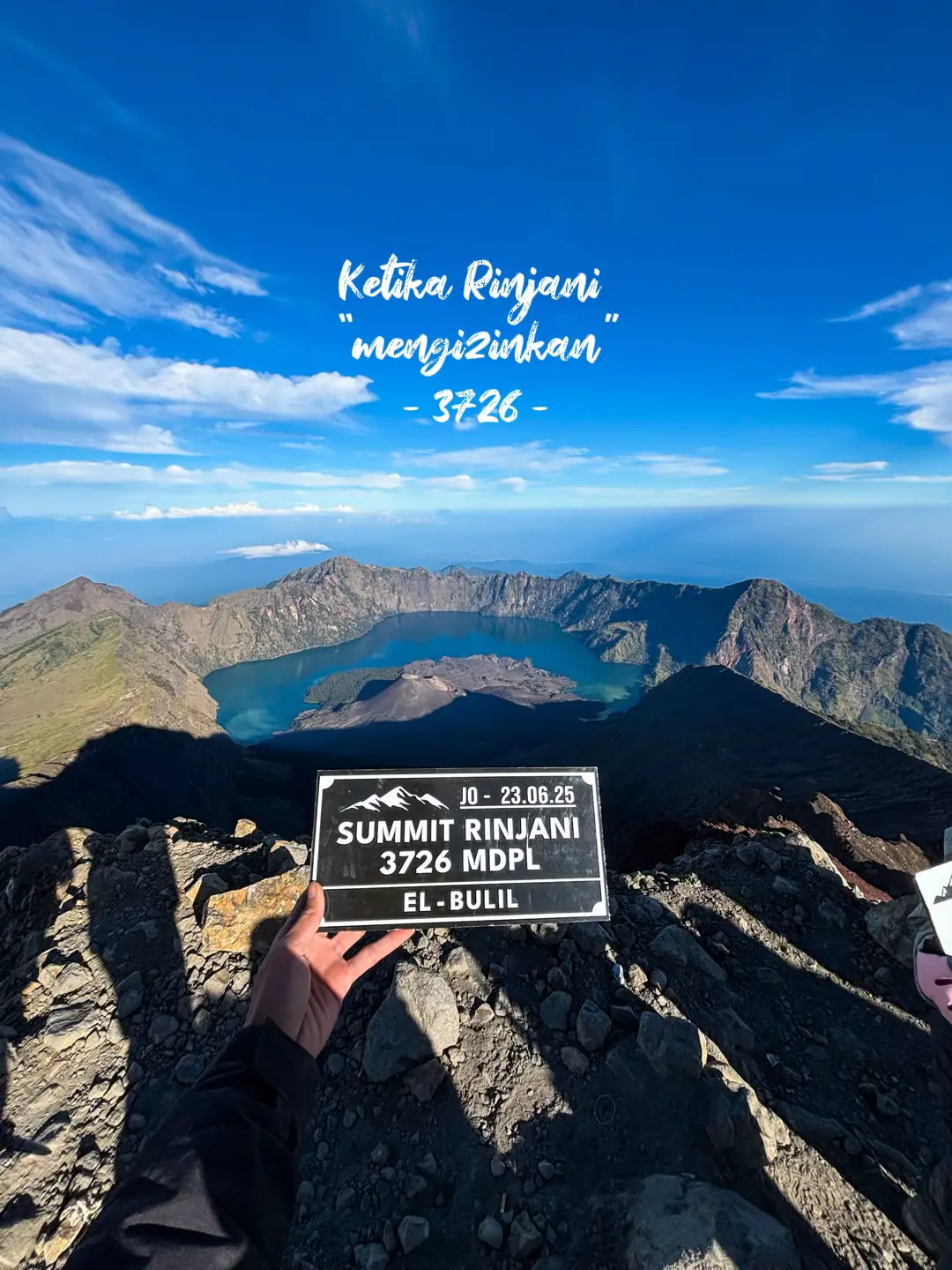 Thank God, Thank Rinjani sdh mengizinkan saya menginjak puncakmu #rinjani #rinjanimountain #rinjani3726mdpl♥ #vibes #mountains #pendakikeren #pendakiindonesia🇮🇩 #pendaki #pendakigunung 