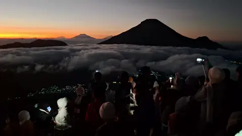 sikunir 9 Juli 2025. cuaca pas bagus. Alhamdulillah #sunrise  #sunriseview  #sunrisesikunir  #goldensunrise  #sikunir  #dieng_wonosobo  #negeridiatasawan 