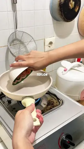 Teflon anti lengket dari keramik 100 ribuan by RedChef kualitas no kaleng2 bikin apapun ga pake minyak tetep mateng merata! #teflon #teflonkeramik #panci #panciteflon #pancikeramik #homeliving #dapur #alatmasak #fyp #fypシ 