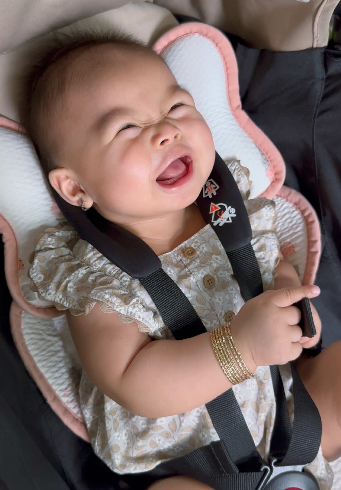 Sóc được ba mẹ chở đi ăn chả - chả “lụi” :))) #nhatthysociu #embe #embedangyeu