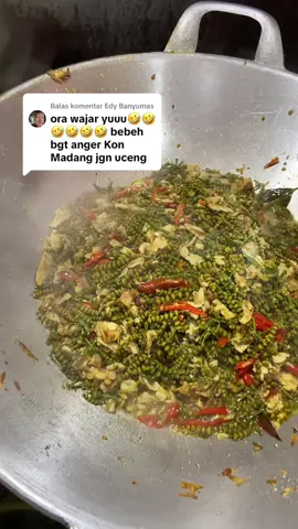 Membalas @Edy Banyumas beneran ora wajar, tapi bagiku sangat enak luuur#warungmbekayune #kuliner #foodies #kulinertiktok #foodtiktok 