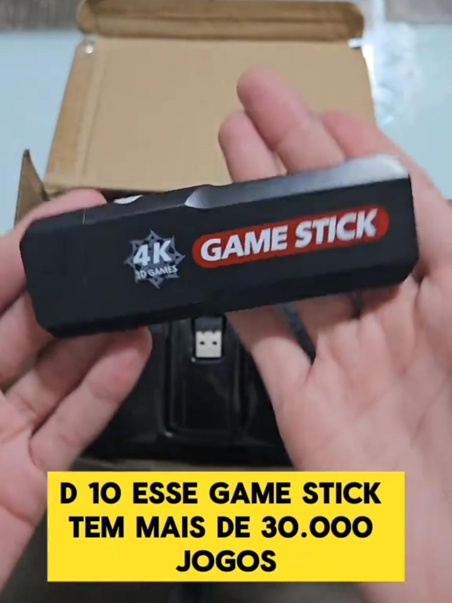 🎮 Esse é meu Game Stick GD10! Um console retrô incrível com milhares de jogos clássicos direto na TV. Compacto, fácil de usar e com controles sem fio. Quem aí jogaria isso o dia todo? 🎮🔥 #fyp #parati #viral #fy #estética #moda #humor #trend #lookdodia #edit #funny #capcut #brasil #tiktokbrasil #bomdia #inspiração #reels #Love #filter #memes #praia #goodvibes #fotododiaquenascemos 