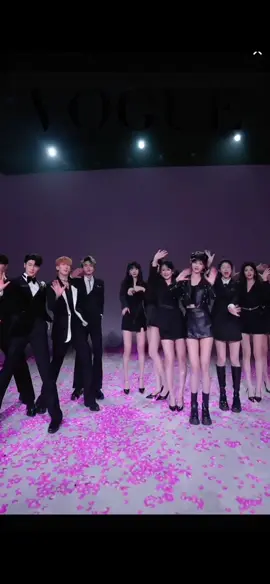 Have you seen the 14-person leg-sweeping dance? Only in JoyX#Joyx Carrot #Joyx #fyp #xiyuex #LouZibo #joy 