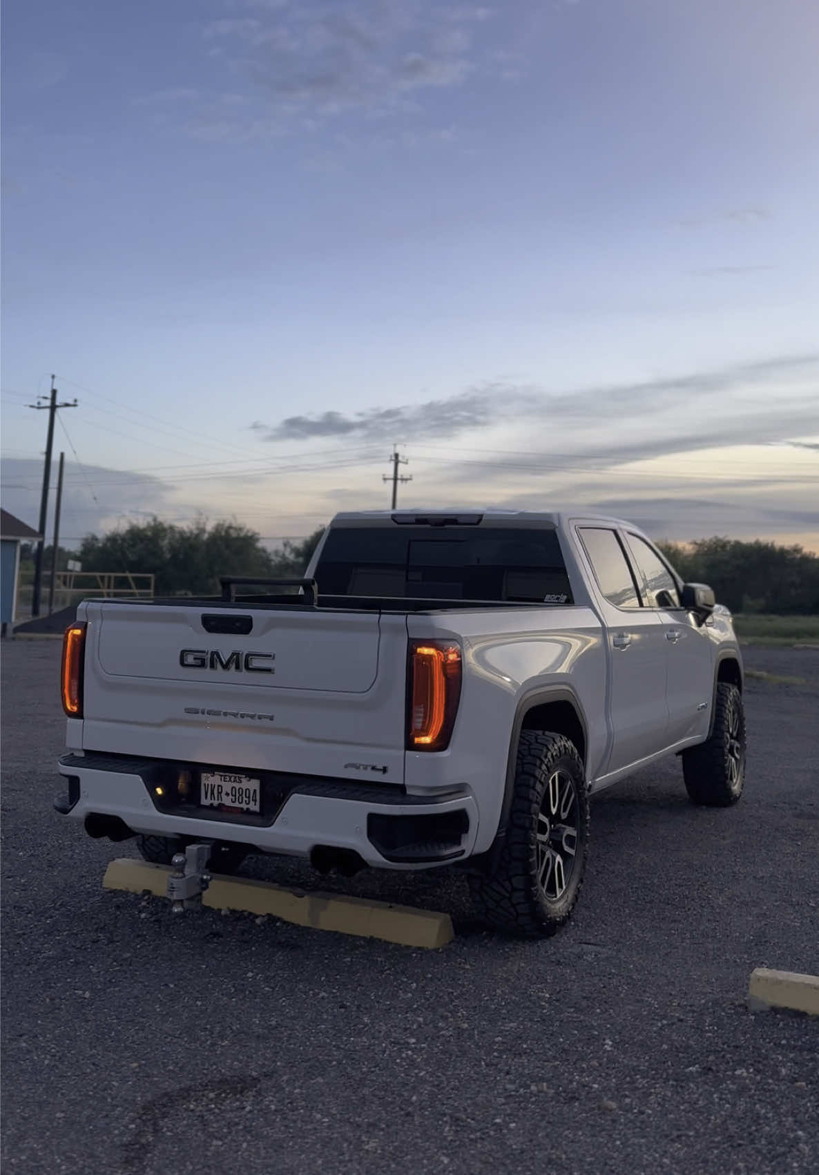 🤠 #at4 #camionetas #bubbatruck🌾 #gmc #nittotires #camionetas4x4 #pesopluma #paratiiiiiiiiiiiiiiiiiiiiiiiiiiiiiii #trocasperronas #gmcsierra #tuesday #trocasperronas #texas #cleannsimple #35s #borlaexhaust 